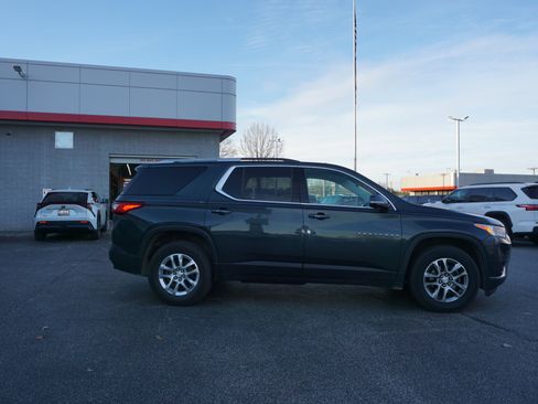 Used 2018 Chevrolet Traverse LT image 3
