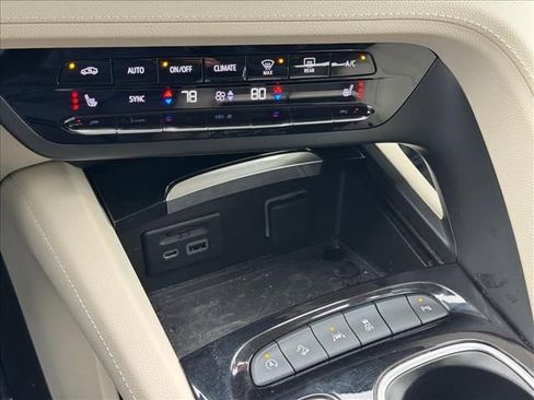 Used 2021 Buick Envision Essence w/ Technology Package I image 22