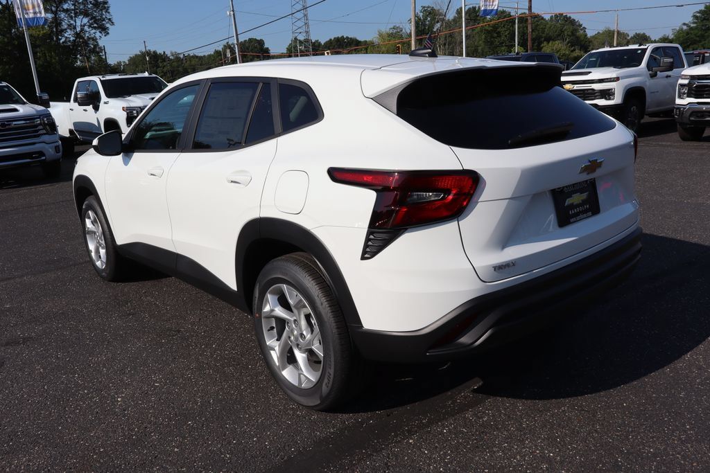 New 2026 Chevrolet Trax LS w/ LS Convenience Package FWD image 3