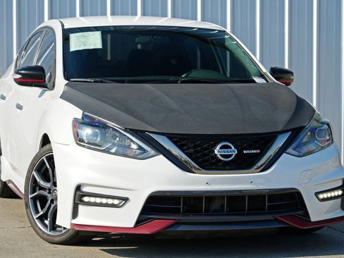 Used 2019 Nissan Sentra NISMO image 2