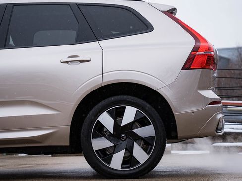 Certified 2025 Volvo XC60 T8 Ultra w/ Climate Package image 4