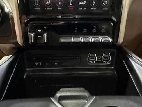 Used 2019 RAM 1500 Laramie AWD/4WD image 23