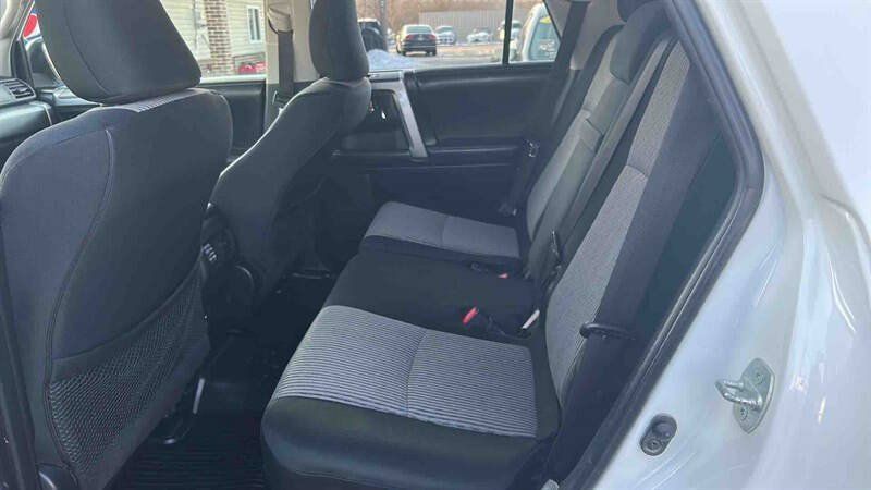 Used 2018 Toyota 4Runner SR5 AWD/4WD image 19