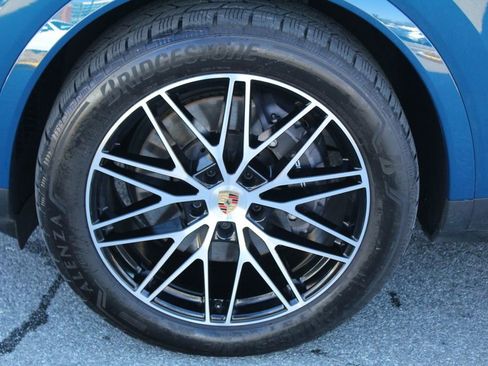 Certified 2025 Porsche Cayenne Coupe AWD/4WD image 15