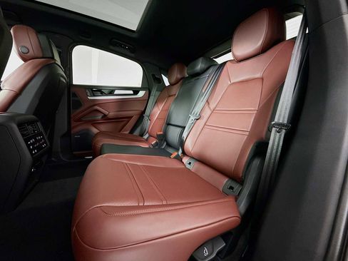 New 2025 Porsche Cayenne Coupe image 24