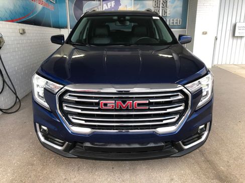 Used 2022 GMC Terrain SLT w/ Infotainment Package II AWD/4WD image 2