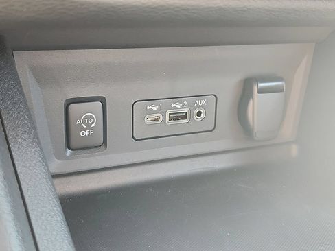 Certified 2025 Nissan Sentra SV FWD image 25