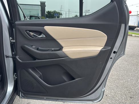 Used 2023 Chevrolet Traverse LS image 27