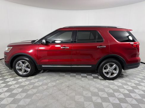 Used 2018 Ford Explorer XLT FWD image 8