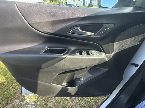 Used 2019 Chevrolet Equinox LT w/ Driver Convenience Package FWD image 17