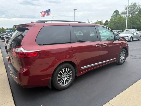 Certified 2019 Toyota Sienna XLE w/ XLE Navigation Package FWD image 15