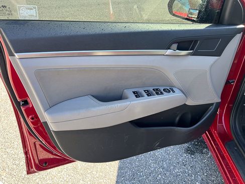 Used 2020 Hyundai Elantra SEL w/ Convenience Package (C2) FWD image 10