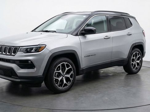 Used 2025 Jeep Compass Limited AWD/4WD image 3