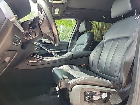 Used 2019 BMW X7 xDrive40i w/ Premium Package image 2