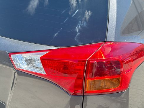 Used 2015 Toyota RAV4 LE FWD image 26