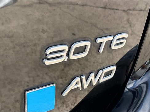 Used 2016 Volvo XC60 T6 R-Design image 8