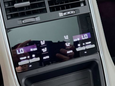Certified 2023 Porsche Panamera 4 Platinum Edition AWD/4WD image 27