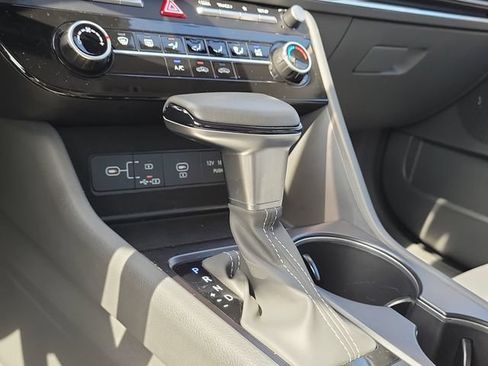 Used 2025 Hyundai Sonata SE FWD image 26