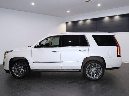Used 2020 Cadillac Escalade Premium Luxury image 2