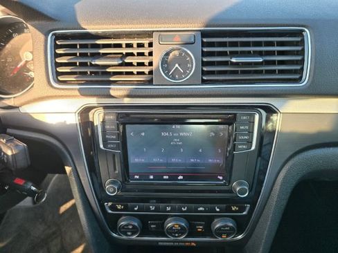 Used 2017 Volkswagen Passat 1.8T R-Line image 2