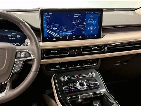 Used 2023 Lincoln Nautilus Reserve AWD/4WD image 7
