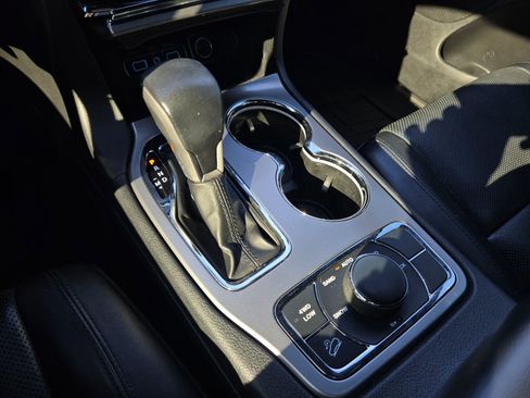 Used 2021 Jeep Grand Cherokee Limited w/ Luxury Group II image 30