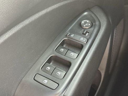 Used 2024 Hyundai Venue SEL image 15