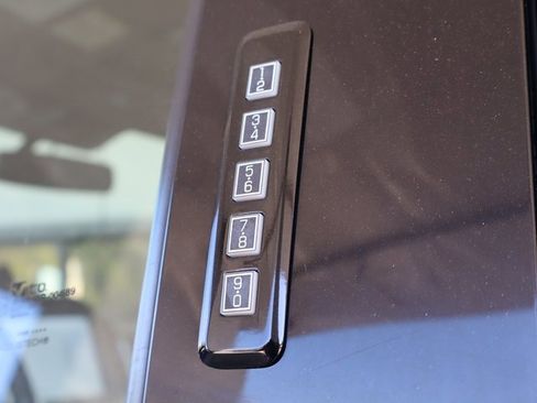 Used 2022 Ford F250 Lariat w/ Black Appearance Package image 15