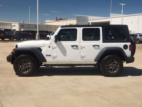 Used 2024 Jeep Wrangler Unlimited Sport AWD/4WD image 4