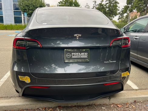 Used 2022 Tesla Model Y Long Range AWD/4WD image 6
