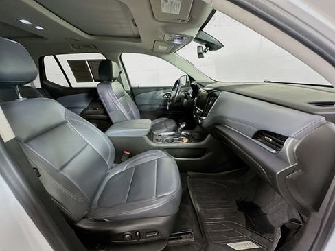 Used 2021 Chevrolet Traverse LT w/ LT Premium Package image 27