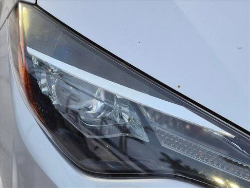 Used 2018 Toyota Corolla LE FWD image 8