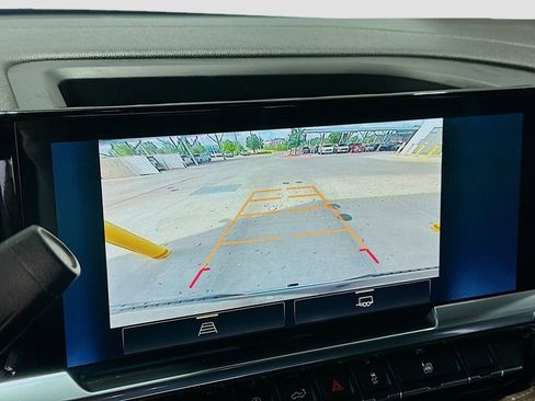 Used 2022 Chevrolet Silverado 1500 LT AWD/4WD image 14