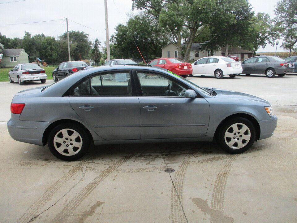 Used 2010 Hyundai Sonata GLS FWD image 2