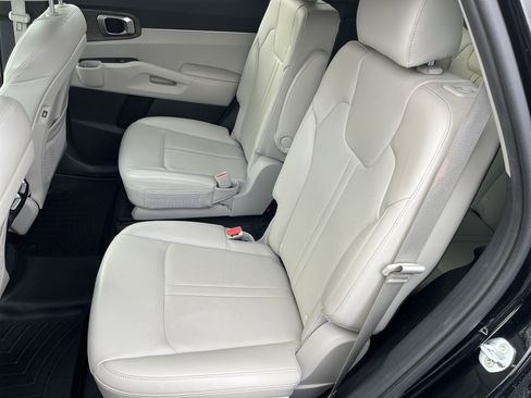 Used 2021 Kia Sorento EX w/ Panoramic Sunroof Package image 19