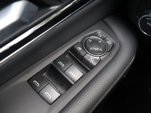 Used 2025 GMC Yukon Denali AWD/4WD image 36