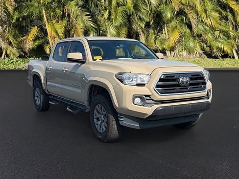 Used 2019 Toyota Tacoma SR5 RWD image 2