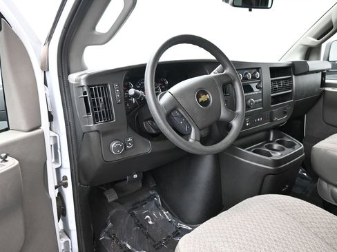 Used 2025 Chevrolet Express 3500 LT w/ LT Preferred Equipment Group RWD image 12
