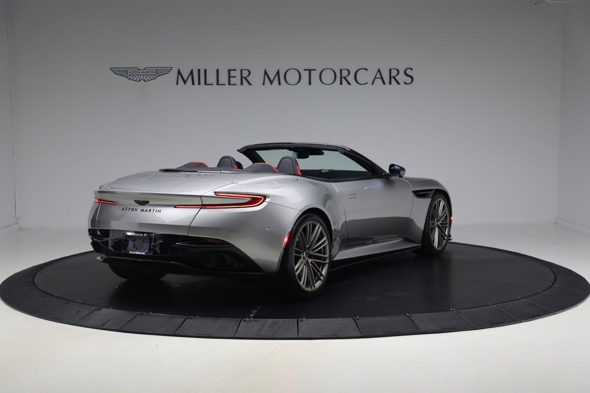 Used 2024 Aston Martin DB12 Convertible RWD image 7