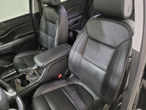 Used 2022 GMC Acadia SLT w/ GMC Pro Grade Package image 11