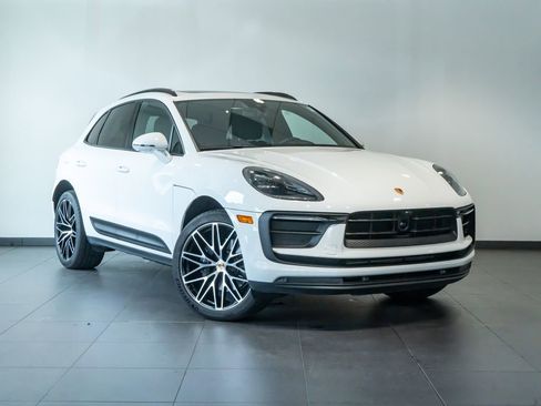 Certified 2026 Porsche Macan AWD/4WD image 9