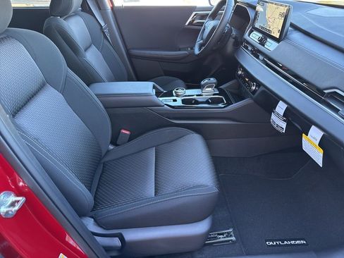 New 2025 Mitsubishi Outlander ES image 24