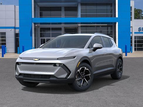 New 2026 Chevrolet Equinox EV LT image 6