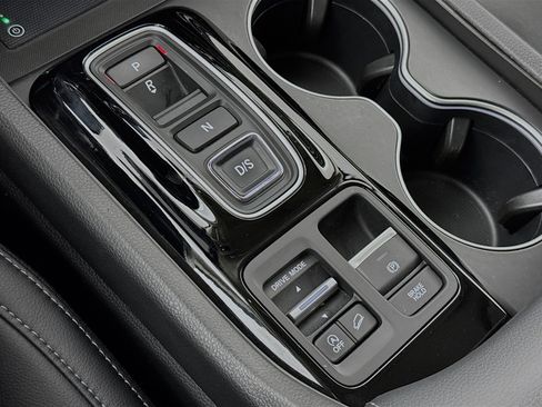 Certified 2023 Honda Pilot Touring image 17