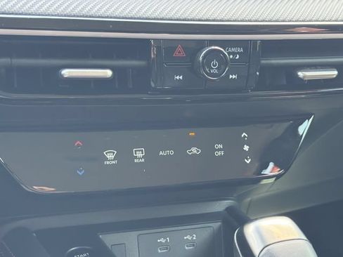 Used 2025 Nissan Kicks SR FWD image 19