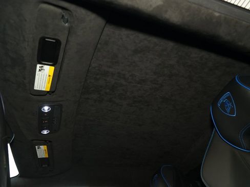 Used 2020 Lamborghini Huracan EVO image 24