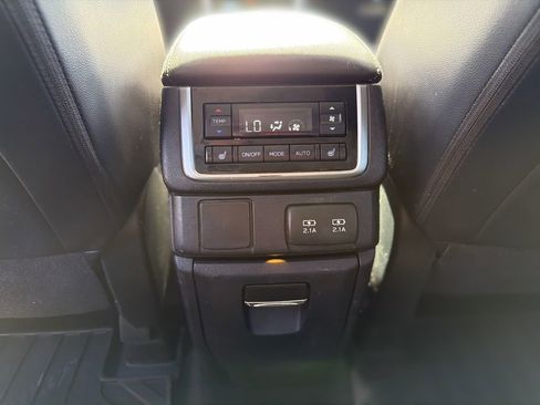 Used 2019 Subaru Ascent Limited image 32
