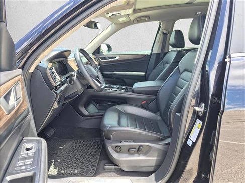 Used 2024 Volkswagen Atlas SEL AWD/4WD image 17