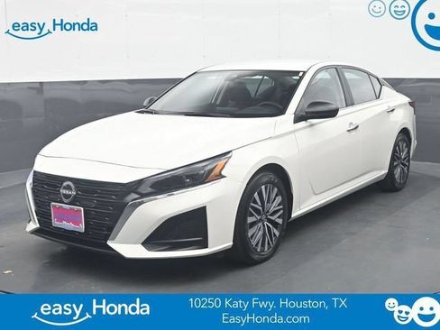Used 2025 Nissan Altima 2.5 SV FWD image 1