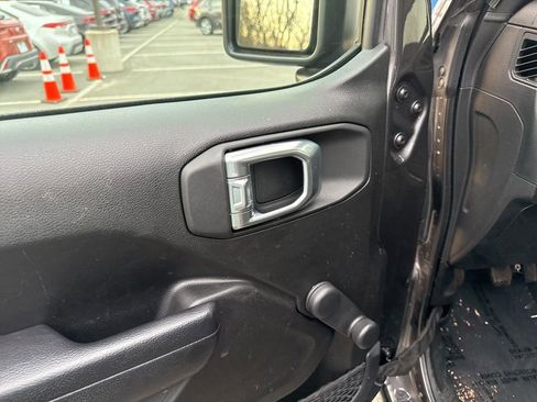 Used 2024 Jeep Gladiator Sport image 13